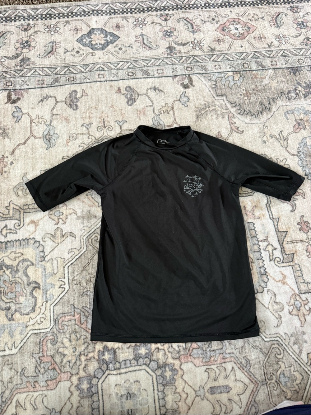 black skull & bones rashguard